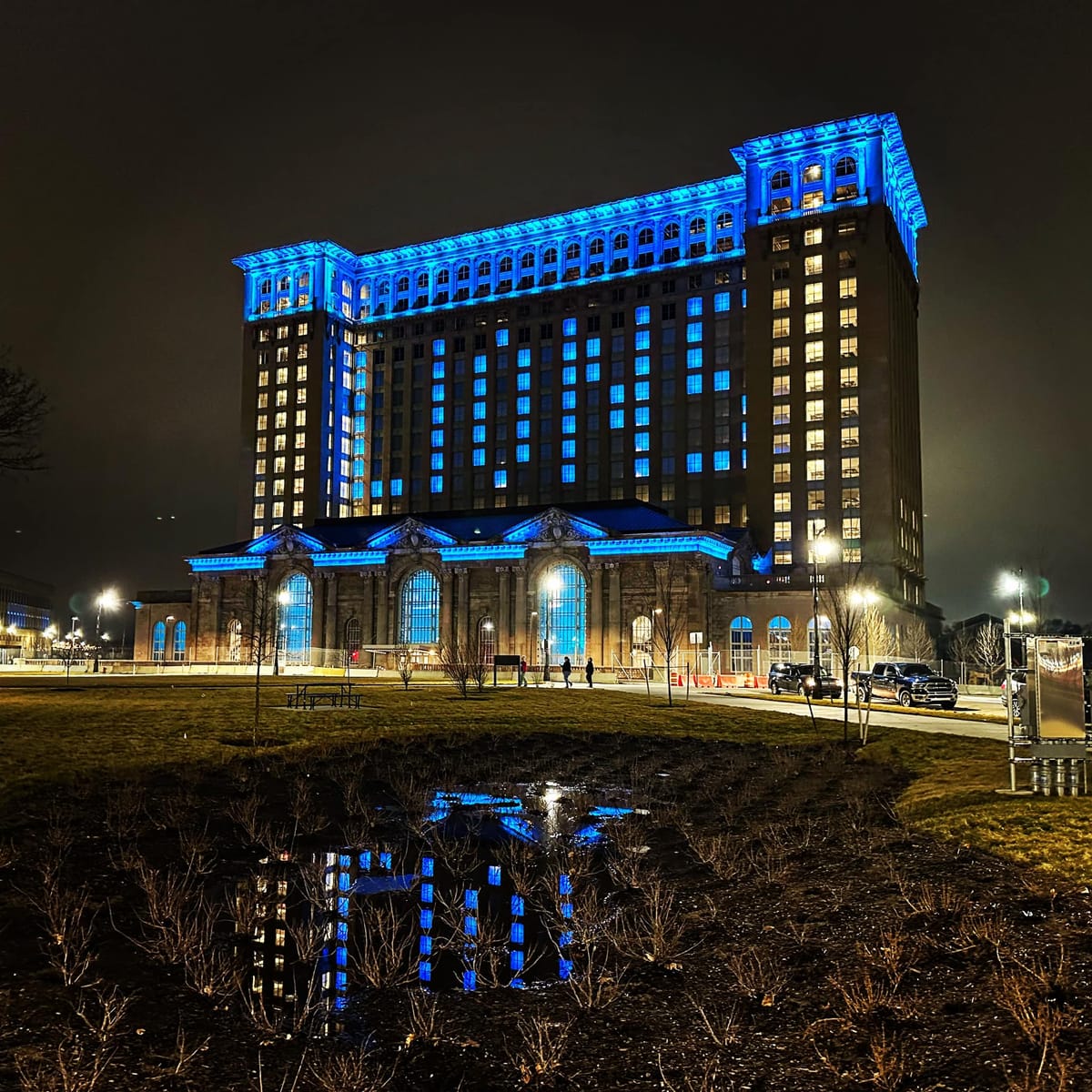 Featured image for the Lions Offensive Coordinator stays in Detroit // Detroit Denim done // Jefferson BRT takes step forward podcast.